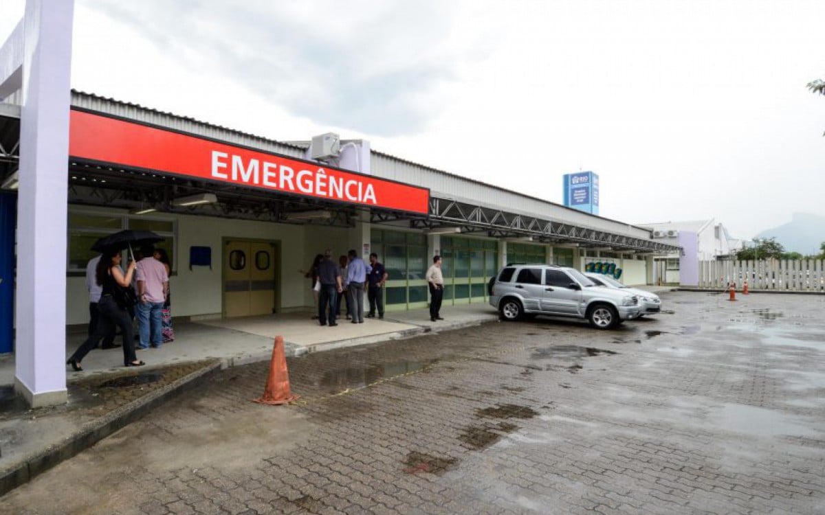 Policial foi levado para o Hospital Lourenço Jorge, na Barra da Tijuca - Reprodução