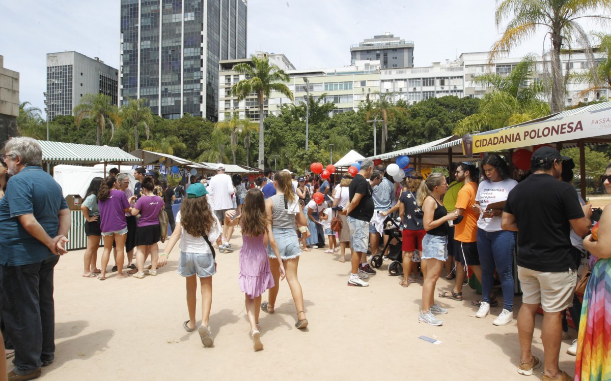 Geral - Festa judaica na Praça Nossa Senhora da Paz, em Ipanema, zona sul do Rio.