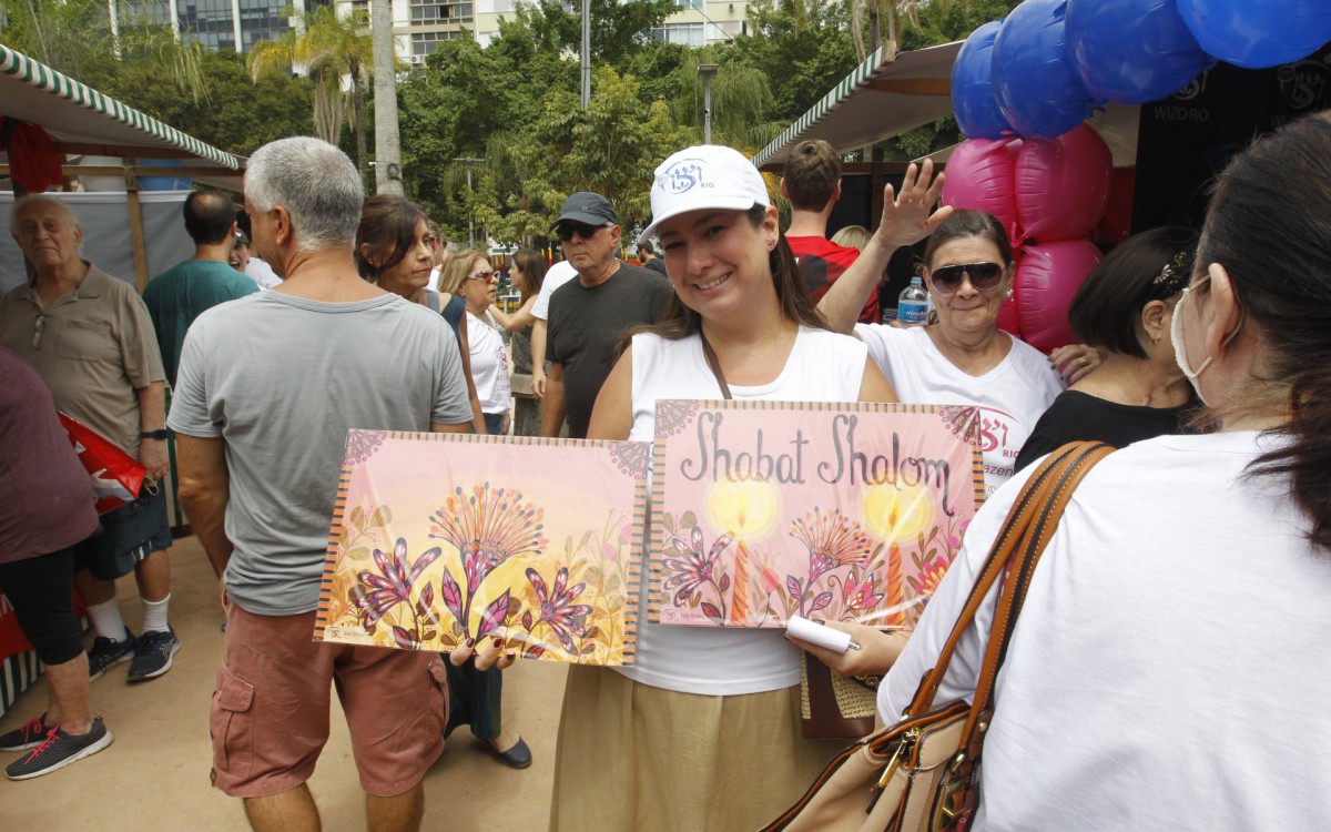 Geral - Festa judaica na Praça Nossa Senhora da Paz, em Ipanema, zona sul do Rio.