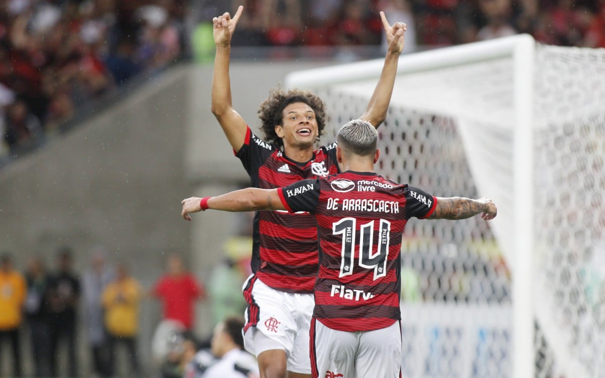 Esporte - Partida valida pelo segundo jogo das semifinais do Campeonato Carioca 2022. Na foto, primeiro gol do Flamengo, Arao. - Reginaldo Pimenta