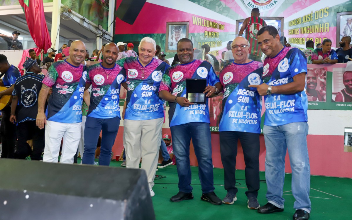 Noite de ensaio na quadra da Mangueira foi marcada por visita de integrantes da Beija-Flor - Daniel Pinheiro