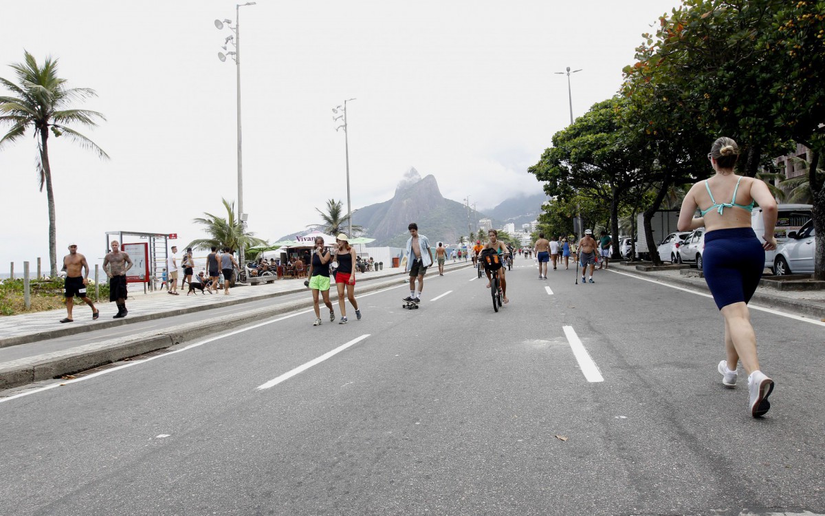 Movimentação na Praia de Ipanema, Zona Sul do Rio - Reginaldo Pimenta / Agencia O Dia