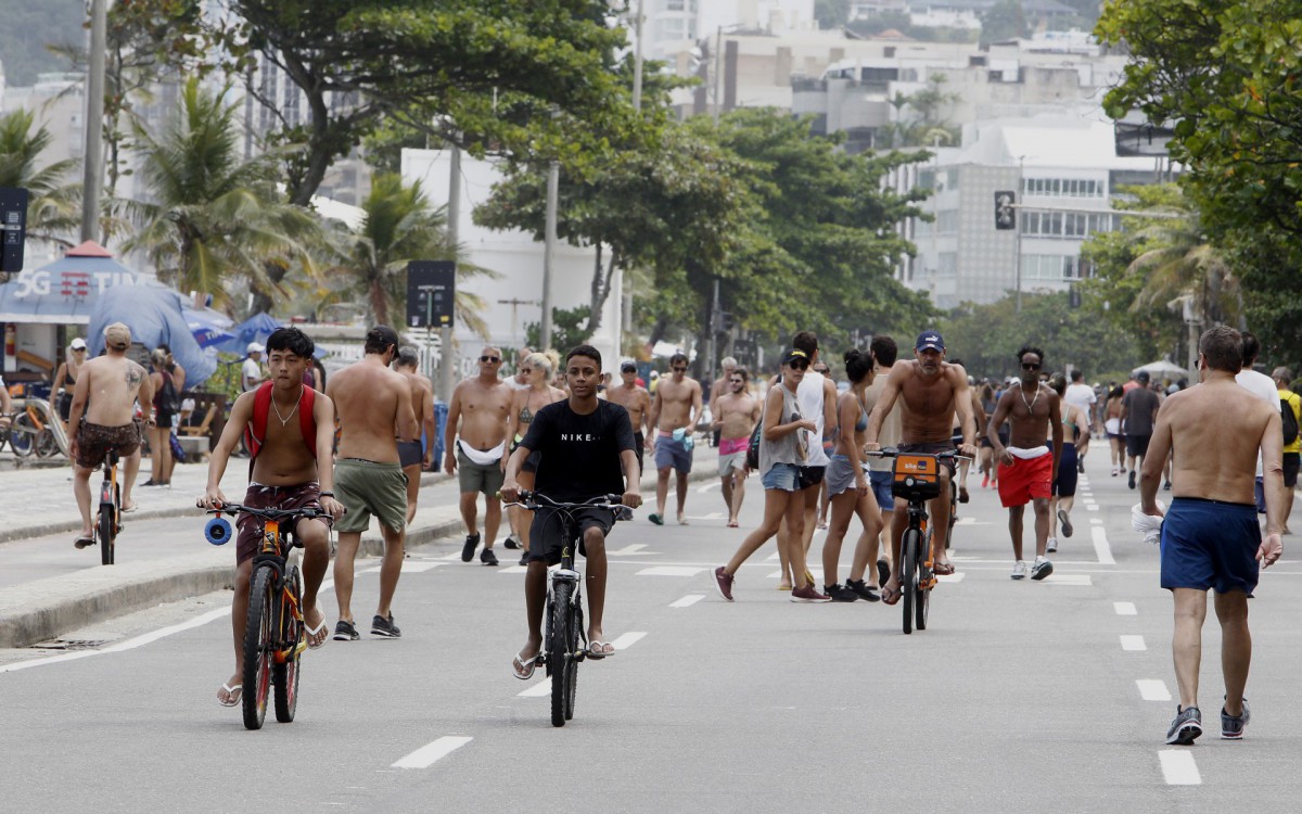 Movimentação na Praia de Ipanema, Zona Sul do Rio - Reginaldo Pimenta / Agencia O Dia