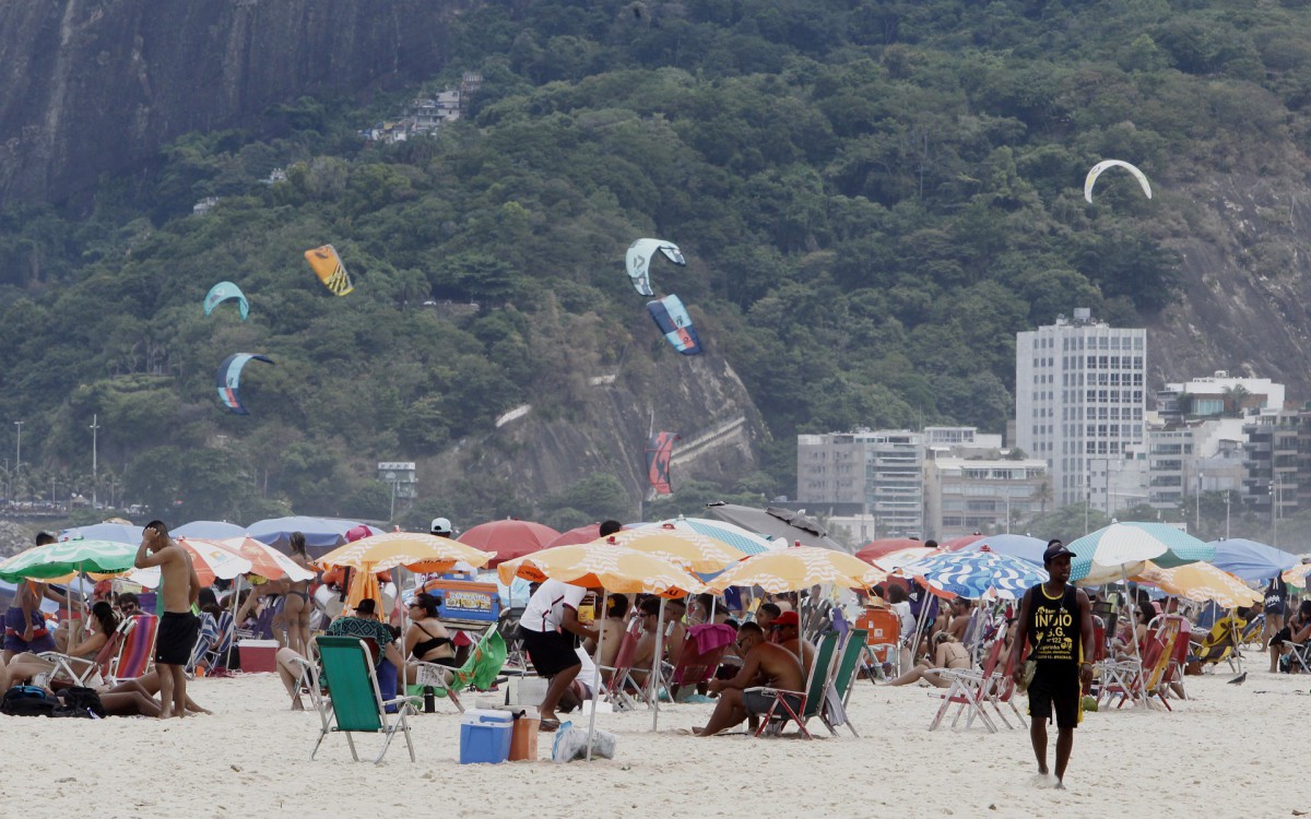 Movimentação na Praia de Ipanema, Zona Sul do Rio - Reginaldo Pimenta / Agencia O Dia