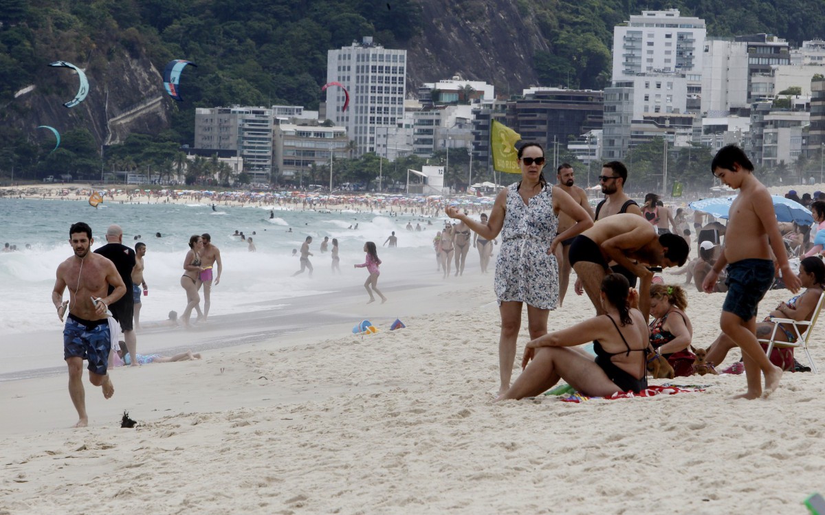 Movimentação na Praia de Ipanema, Zona Sul do Rio - Reginaldo Pimenta / Agencia O Dia