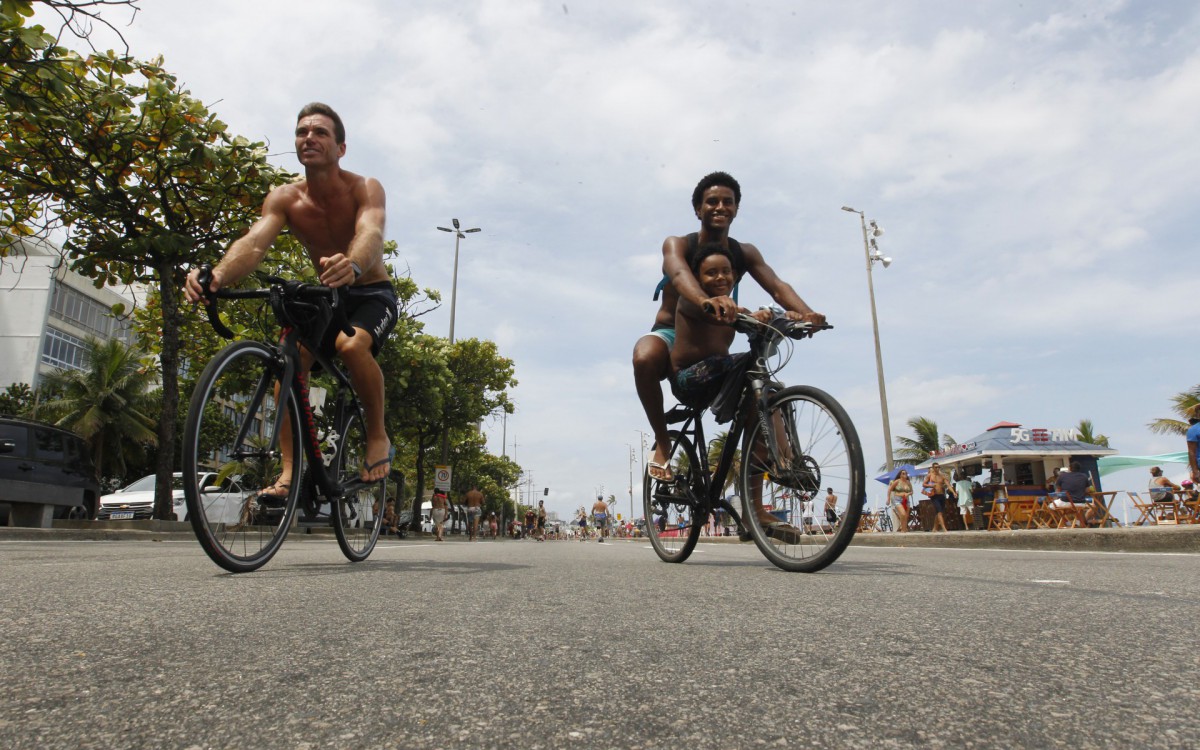 Movimentação na Praia de Ipanema, Zona Sul do Rio - Reginaldo Pimenta / Agencia O Dia