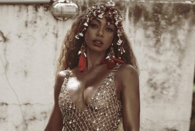 Após ter cobertura invadida, Dandara Mariana é apresentada como musa do Salgueiro