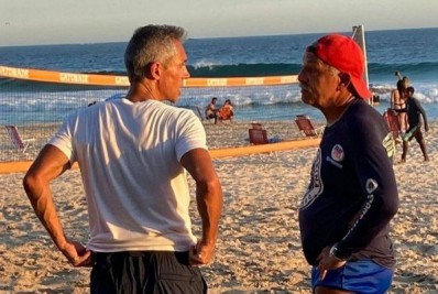 Técnico do Flamengo, Paulo Sousa faz escola de futevôlei ao lado de Júnior, ídolo do clube