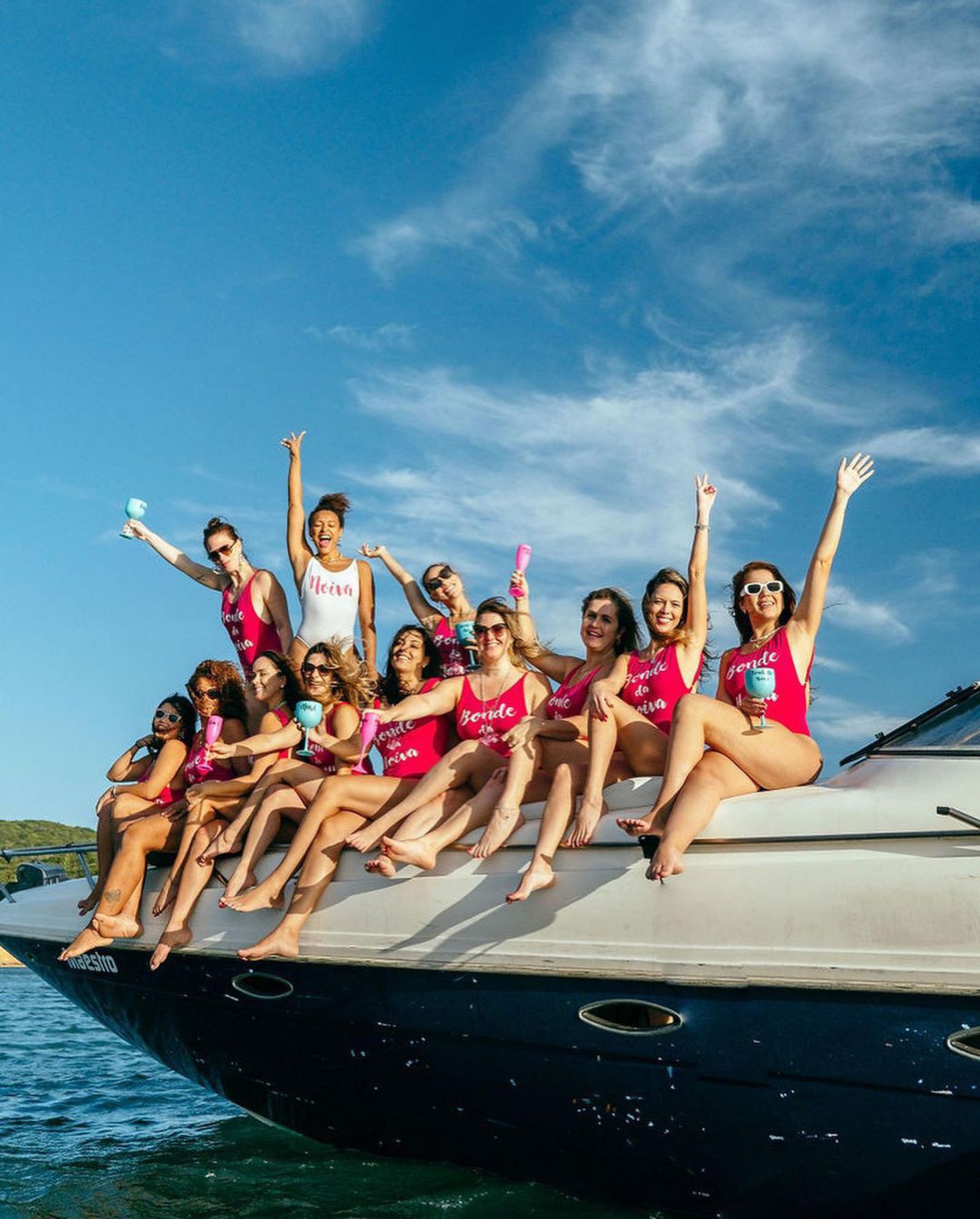 Sheron Menezzes realizou sua despedida de solteira em passeio de barco com as amigas - Reprodução/Instagram/Ale e Gui Tonna