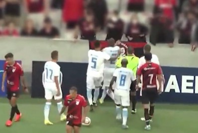 Torcedor do Athletico-PR paga multa e é solto após prisão por racismo