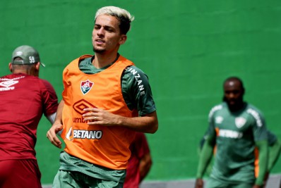 Após perder gol na Libertadores, Gabriel Teixeira fica fora dos relacionados do Fluminense