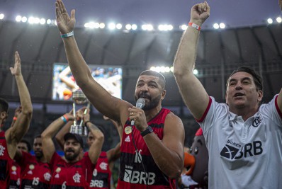 No Maracanã, Olivinha pega o microfone e alfineta: 'O Vasco é sempre vice do meu Mengão'
