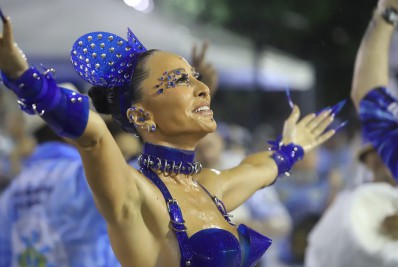 Escolas do Grupo Especial enfrentam a chuva e dão show em ensaios técnicos na Sapucaí