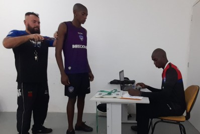 Vila Olímpica recebe jogadores do SE Belford Roxo para testes físicos