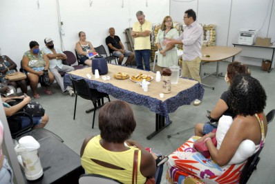 Primeiros cartões do ‘Vale Social’ são entregues em Barra Mansa