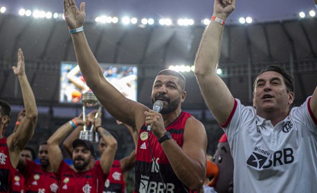 Campeão mundial pelo Flamengo minimiza classificação sobre o Vasco