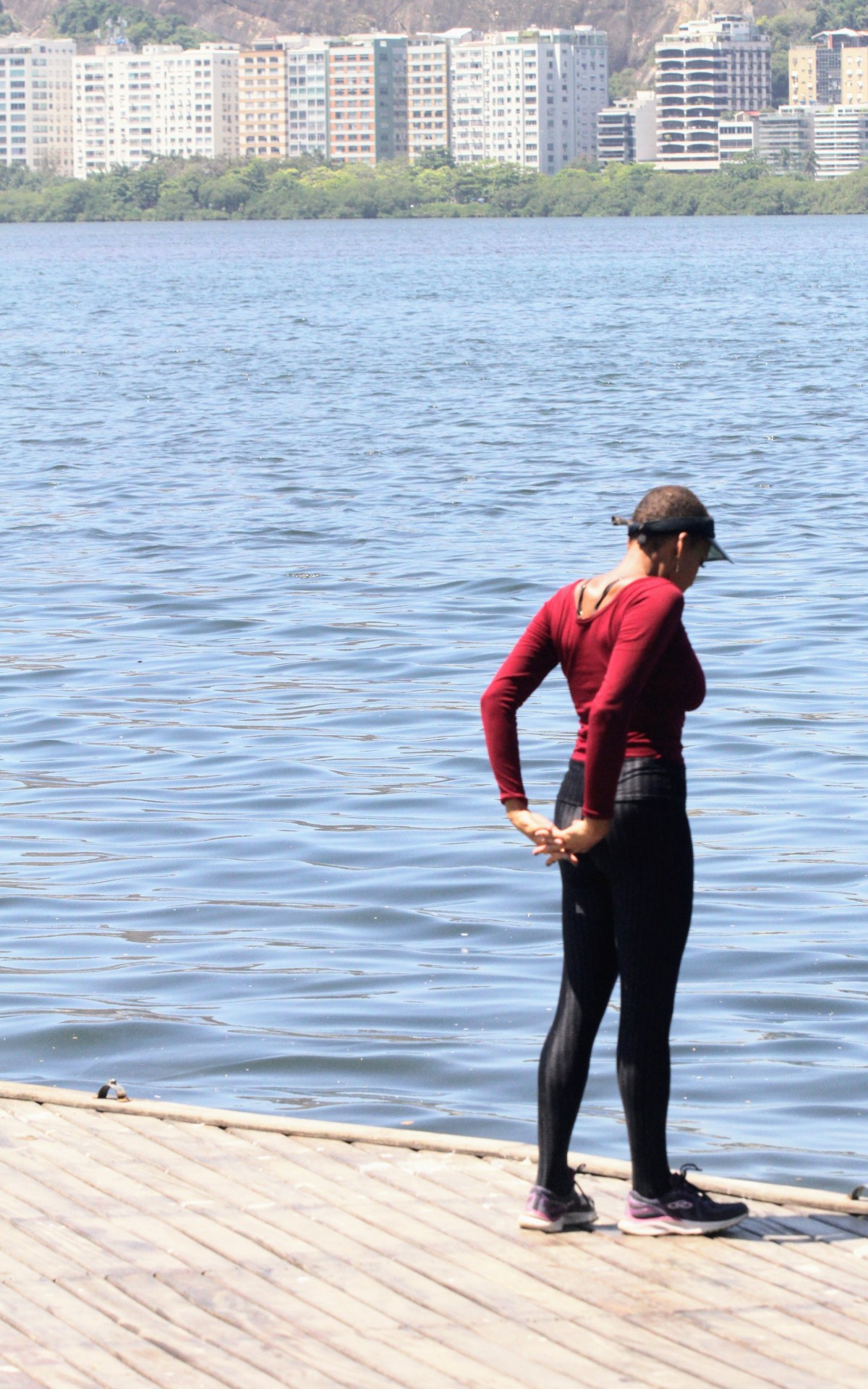 Aparecida Petrowky se exercita na Zona Sul do Rio