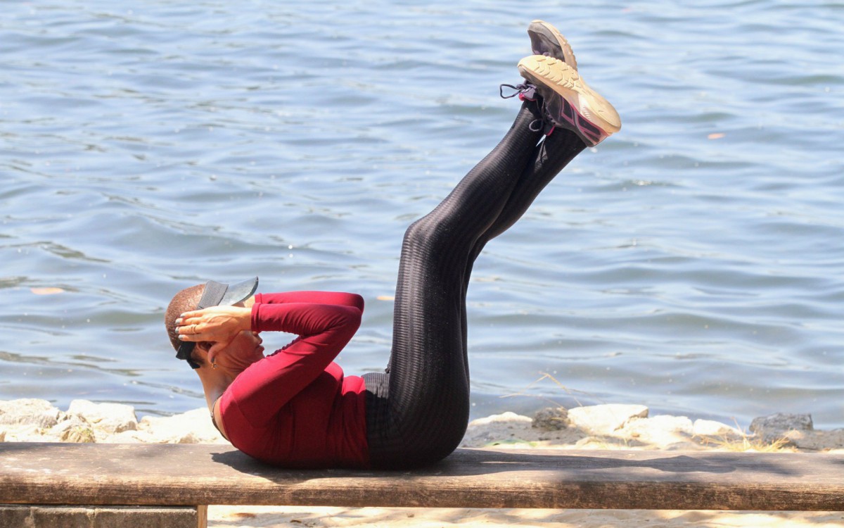 Aparecida Petrowky se exercita na Zona Sul do Rio