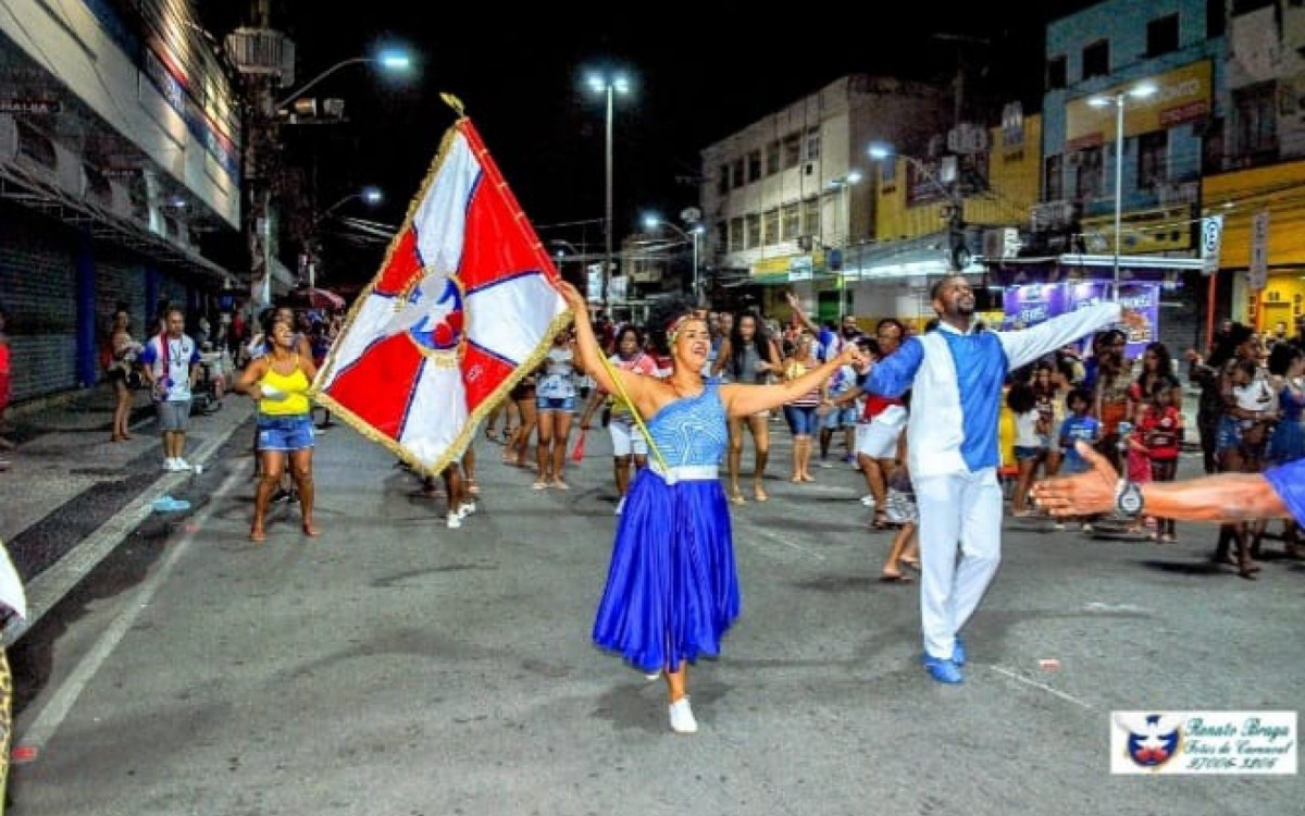 A primeira porta-bandeira Ja&ccedil;an&atilde; Ribeiro, o primeiro mestre-sala Douglas Valle, estar&atilde;o presentes