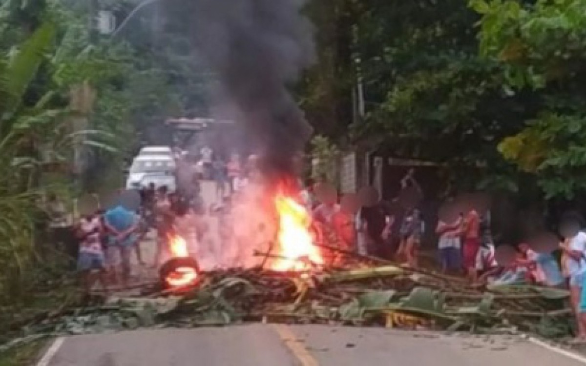 Duas comunidades precisaram protestar para que a energia fosse restabelecida