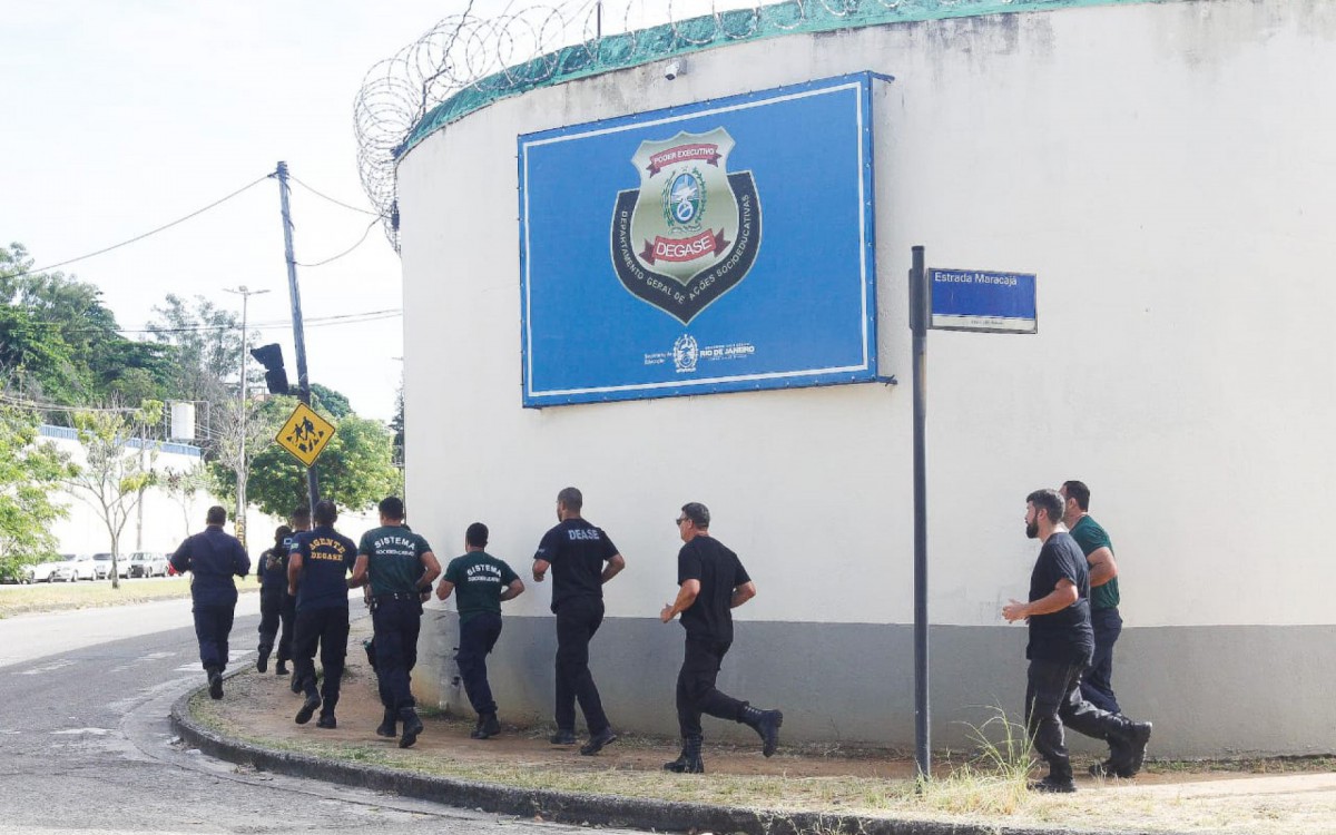 Diretor de unidade do Degase foi morto a tiros pr&oacute;ximo &agrave; comunidade do Barbante nesta segunda-feira
