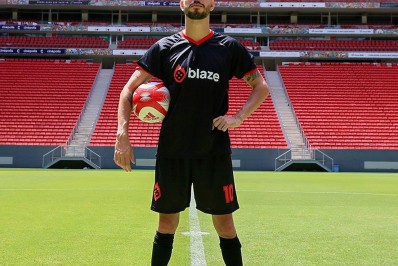 Youtuber aluga estádio para bater recorde de maior partida de futebol do Brasil