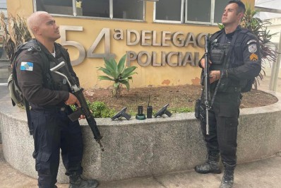 PM apreende pistolas em operação com dois bandidos feridos em Belford Roxo