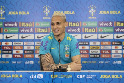 Antony vive expectativa de estrear como titular da Seleção: 'Estou preparado'