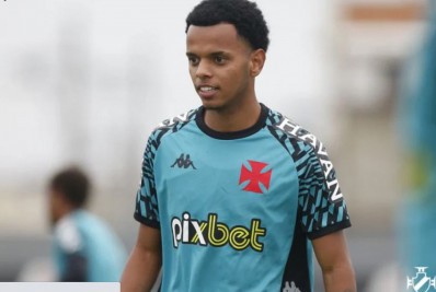 Exame aponta lesão no ligamento do joelho de Riquelme, do Vasco, que passará por cirurgia