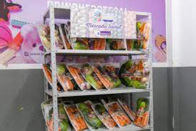 Mercado Social: bandejas de alimentos são oferecidas para a população em Mesquita