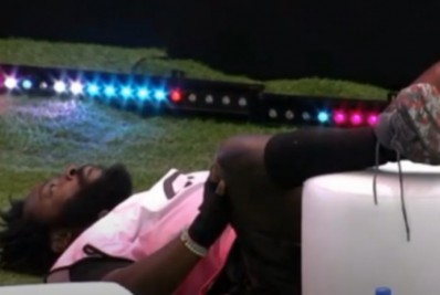 'BBB 22': Douglas Silva se machuca durante jogo de 'pebolim humano''