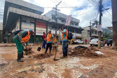Frente de trabalho da Comdep realiza limpeza da cidade após temporal de domingo