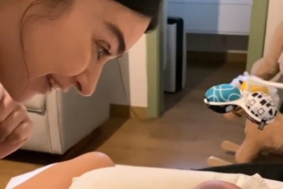 Alerta fofura! Thaila Ayla mostra 'conversa' com filho de três meses