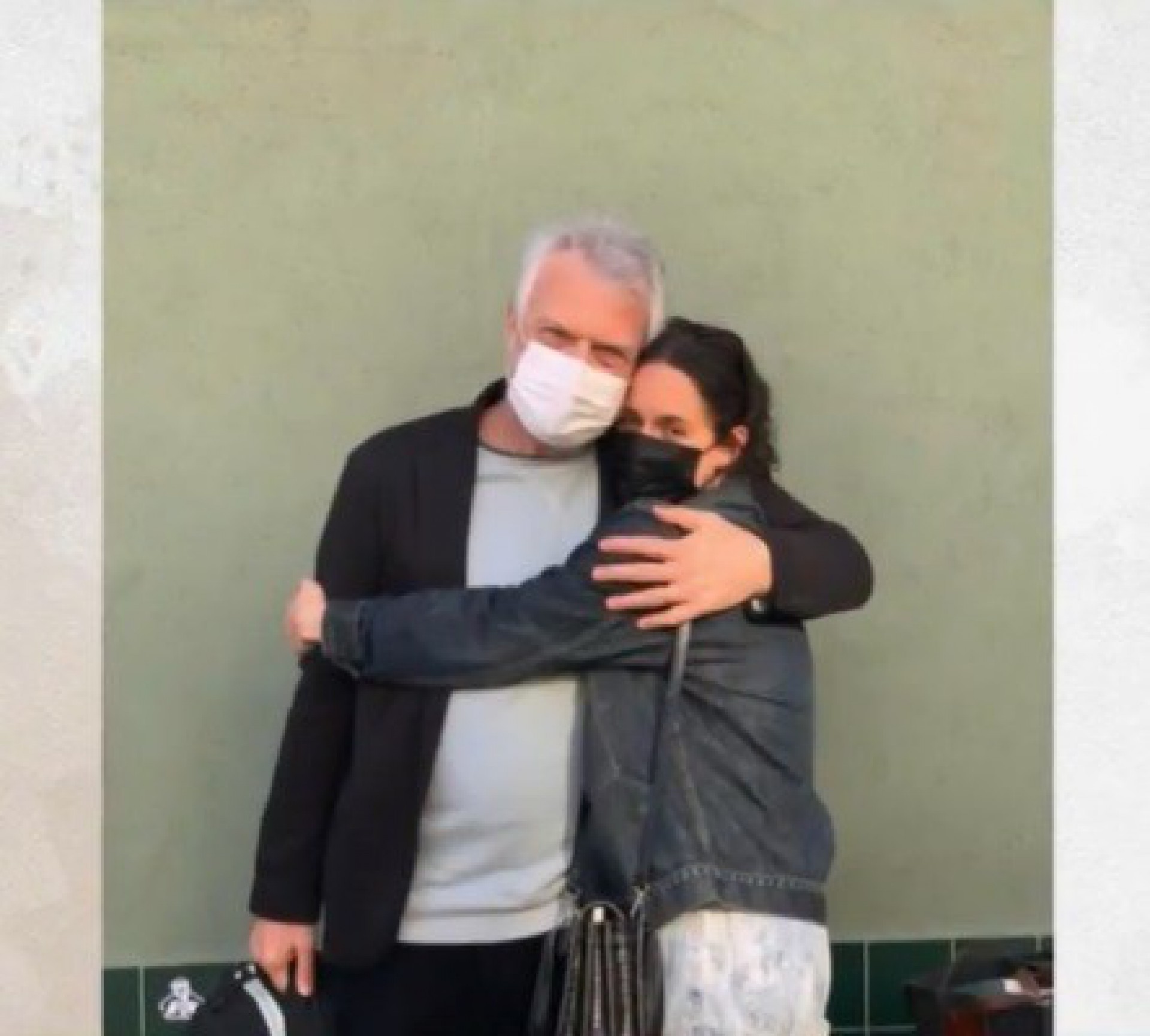 Pedro Bial mostra fotos com os filhos  - Reprodução/ Mais Você 