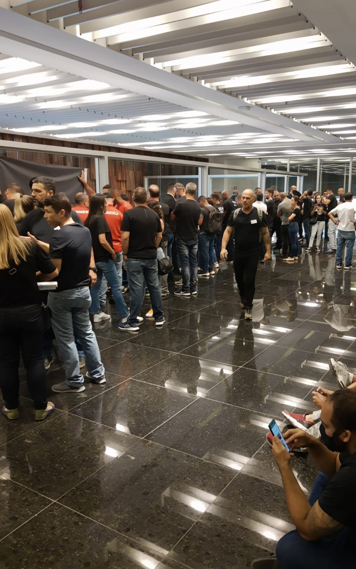 Concurseiros lotam galerias da Alerj nesta quarta-feira (23)