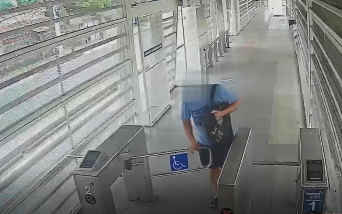 Alarme toca sempre que algum passageiro tenta entrar sem pagar