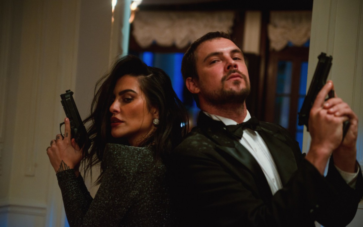 Roberta (Cleo) e Rodrigo (Sérgio Guizé), da comédia 'Me Tira da Mira' - Divulgação/Uriel Pandini