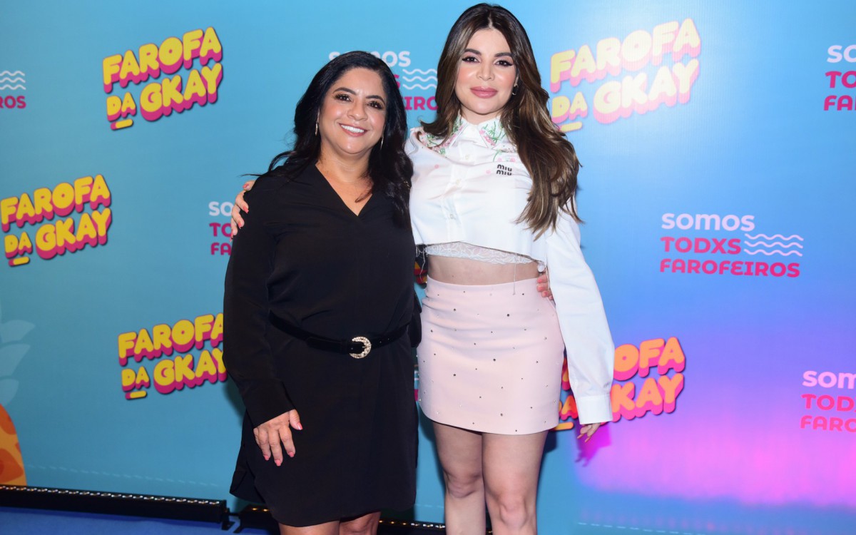 Gkay lan&ccedil;a document&aacute;rio em cinema de S&atilde;o Paulo e recebe o carinho da m&atilde;e