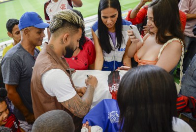 Gabigol se declara ao Flamengo e exalta torcedores: 'Muito bom viajar pelo Brasil e sentir o carinho'