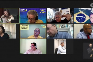 Tendo que manter a câmera aberta, Carlos Bolsonaro exibe foto antiga em sessão