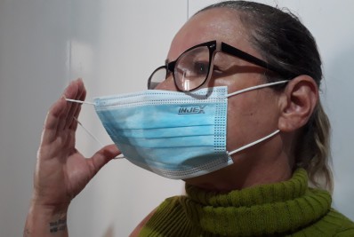 Uso de máscara deixa de ser obrigatório em locais abertos, mas decreto prevê restrições