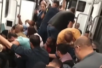 Vídeo: passageiros buscam abrigo no chão de trem durante tiroteio no ramal Santa Cruz da SuperVia
