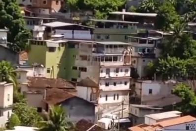 Dois PMs são baleados durante tiroteio em comunidade de Santa Teresa