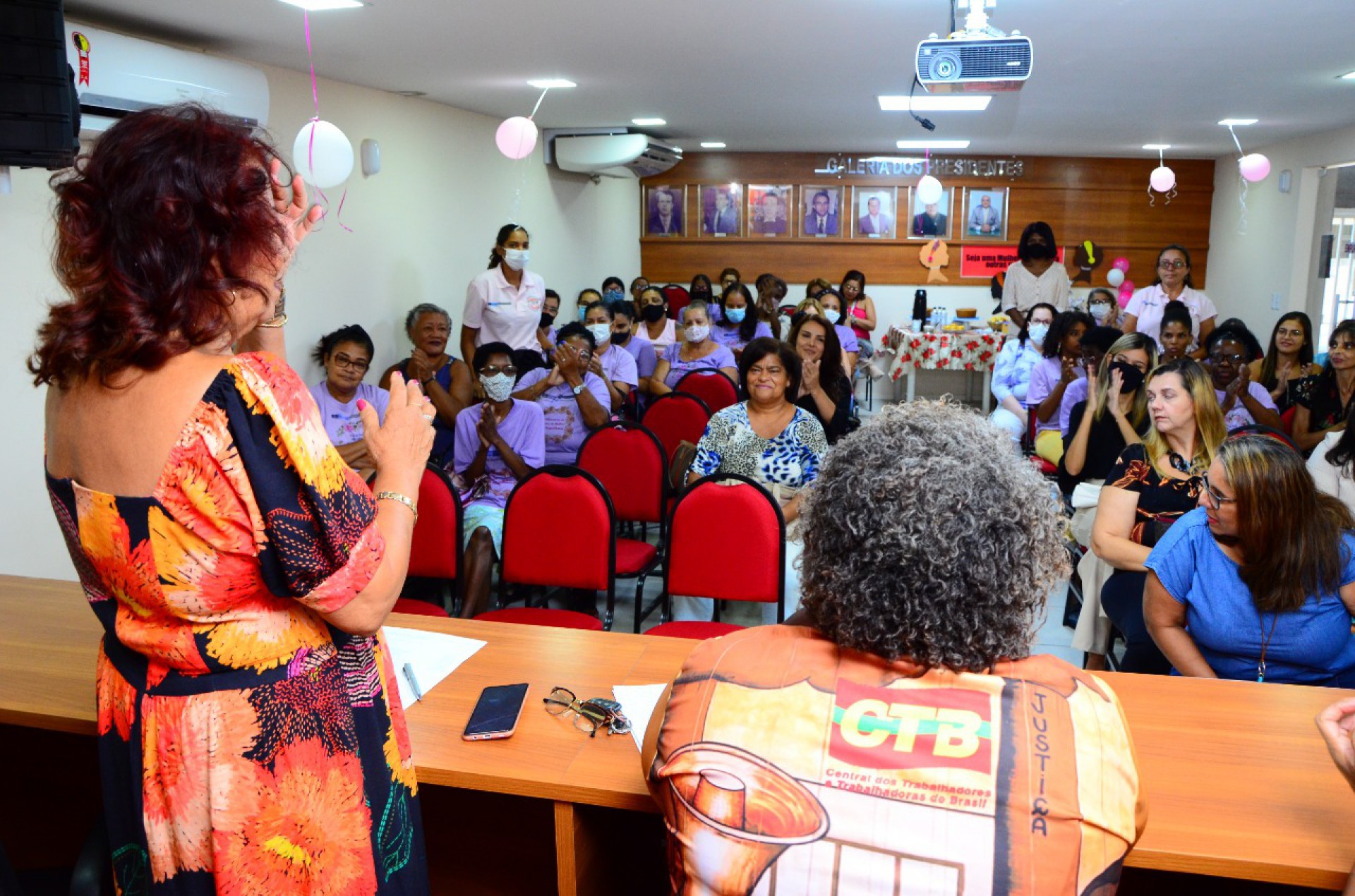 A palestra abordou o tema sobre a situação da ‘Mulher Negra no Mercado de Trabalho’ para integrantes da Casa da Mulher Nilopolitana, da OAB de Nilópolis e convidadas - Divulgação / PMN