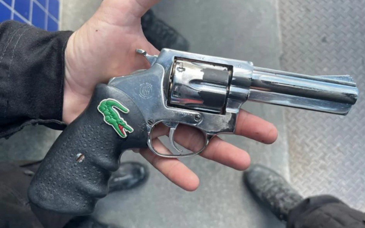 Arma apreendida durante a&ccedil;&atilde;o do 21&ordm; BPM em Meriti 
