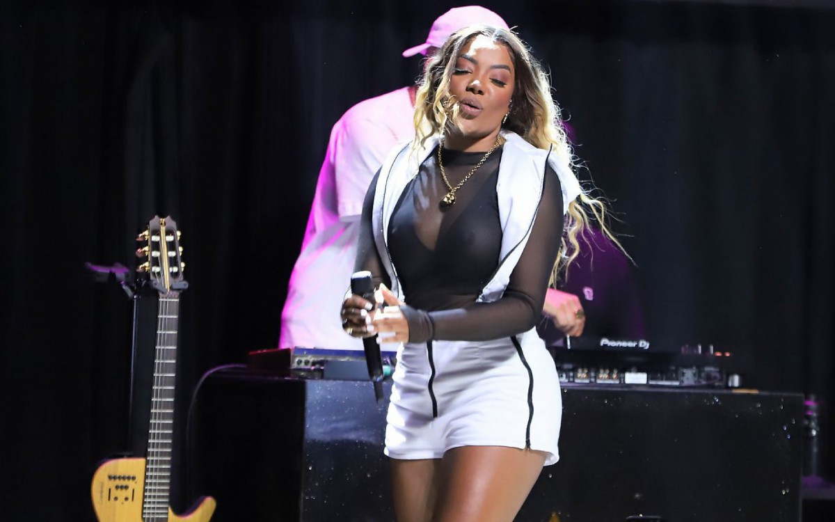 Ludmilla faz show em casa noturna da Barra da Tijuca, na Zona Oeste do Rio, na noite desta quarta-feira