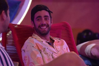 Após dois meses sem sexo, Pedro Scooby brinca: 'Não lembro como se faz amor'