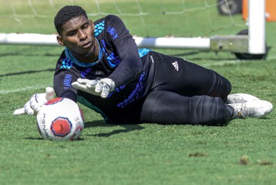 Após falha em empate do Flamengo com o Ceará, Hugo Souza se pronuncia: 'Uma boa atuação minha e da equipe' 