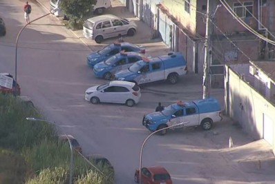 Polícia Militar faz operação em comunidade da Ilha do Governador