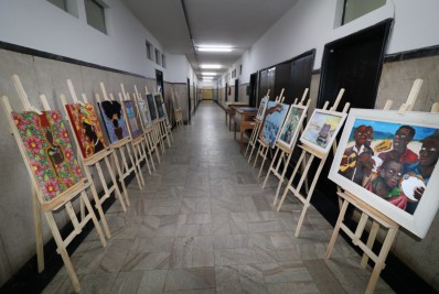 Obras produzidas por detentos são expostas na Central do Brasil
